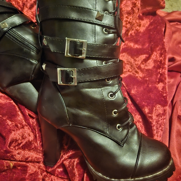 Boots 3.5inch heels calf boots black w straps around upper boots . - Picture 5 of 7